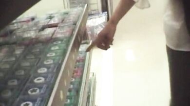 图书馆偷拍爱看书的MM们的奶子 (2)