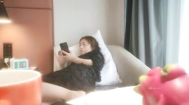 【良家故事】约阿姨偷拍网恋中年良家妇女收割机2天1女，人妻出轨，同时聊几个寂寞的人太多 (4)